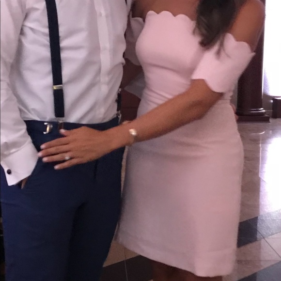 Club Monaco Liki Scalloped Dress Sz 4 WORN ONCE!! - Picture 6 of 6